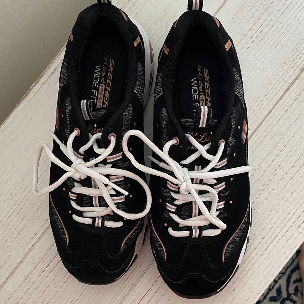 Skechers Black and White Athletic Shoes wide fit - Picture 3 of 7